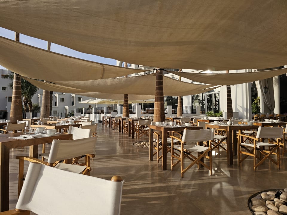 Gastro Serry Beach Resort