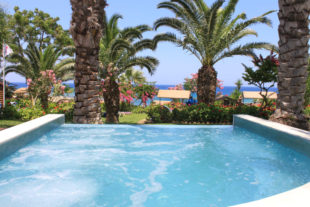 Jacuzzi Crystal Springs Beach Hotel