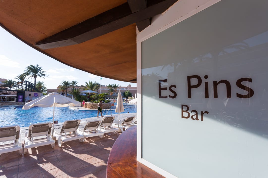 Pool Sirenis Seaview Country Club