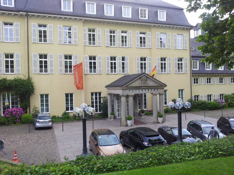 Hotel Eingang Steigenberger Icon Grandhotel Petersberg