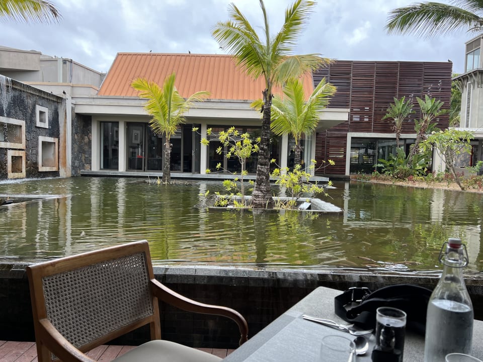 Gastro Crystals Beach Resort Belle Mare, a member of Radisson Individuals