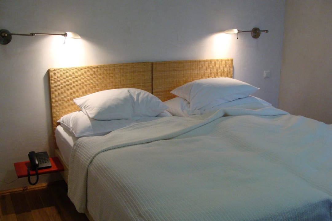 Doppelbett Zimmer B 14 Hotel Karlov