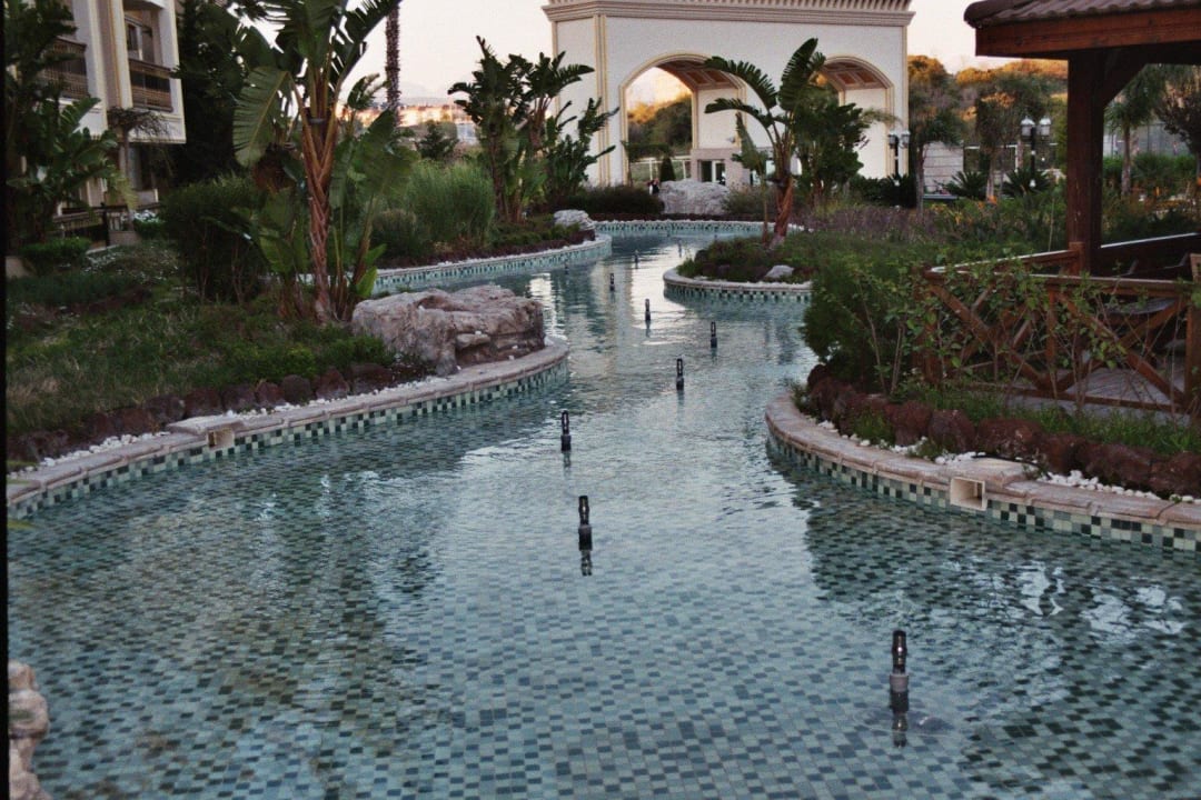 Zwischen den Häusern Diamond Excellence Resort & Spa