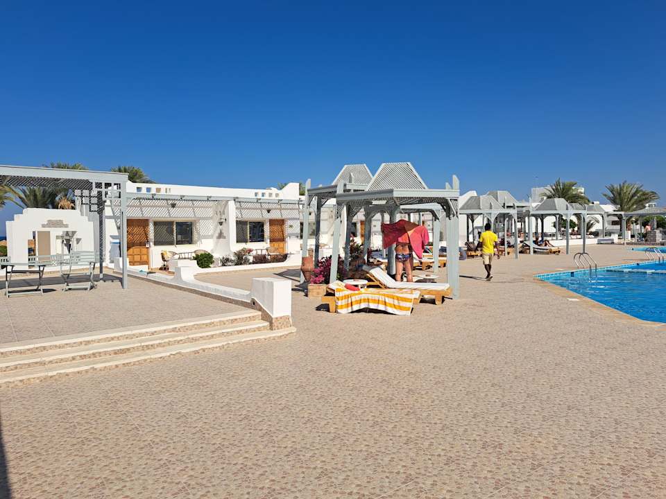 Pool Menaville Safaga