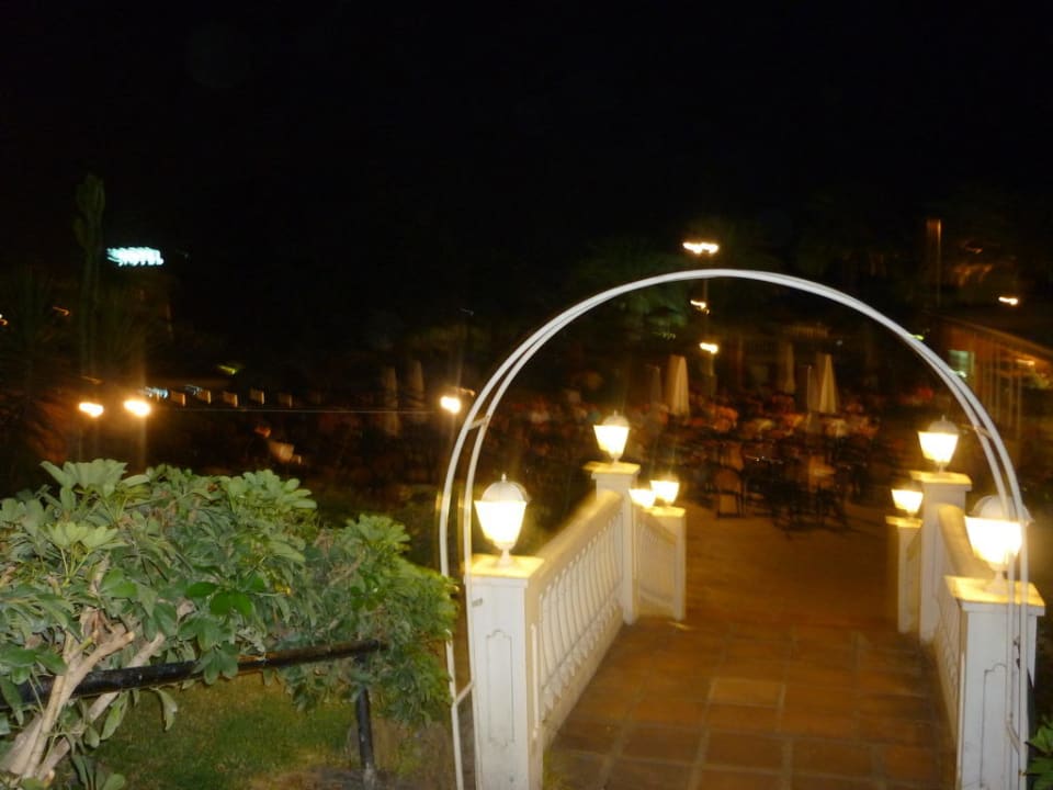 Der Weg zu der Bühne  Hotel Best Siroco