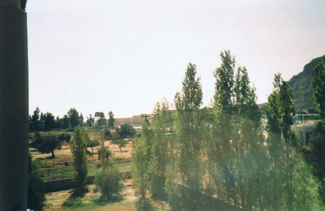 Blick vom Balkon ins karge Hinterland Marianna Palace Hotel