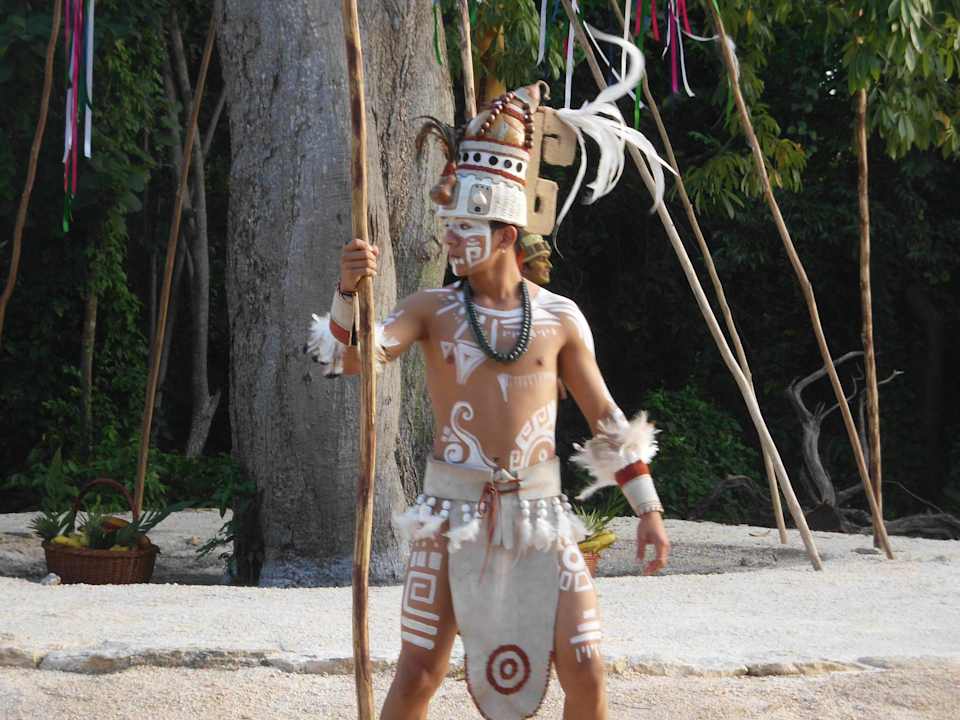 Maya Show Sandos Caracol Eco Resort