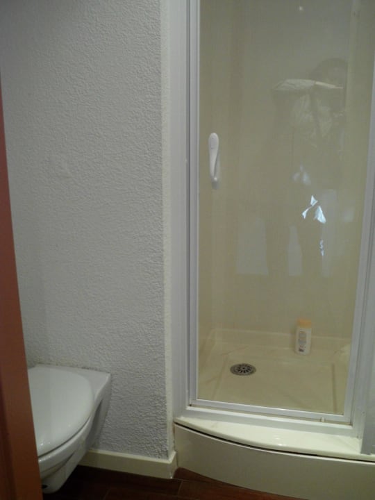 Bad linke Seite Mercure Paris Malakoff Parc des Expositions