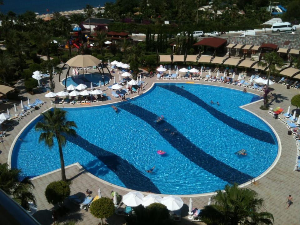 Großer Pool Saphir Resort & Spa