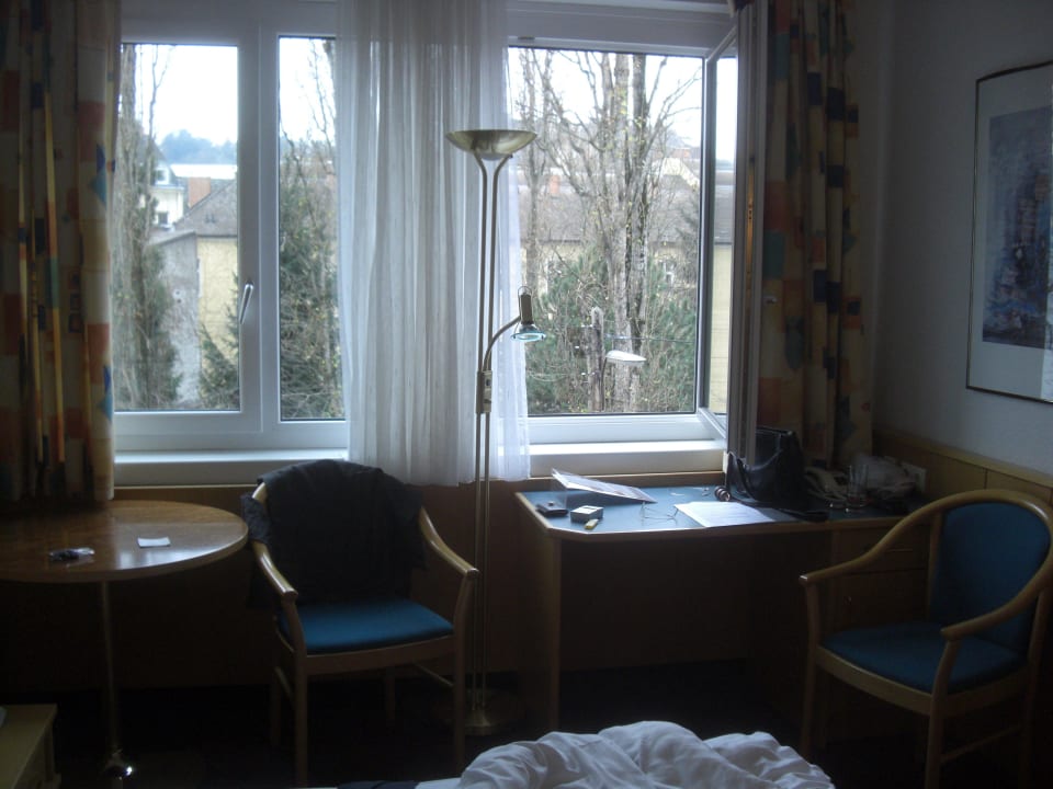 Blick zum Fenster Stadtoase Kolping Hotel