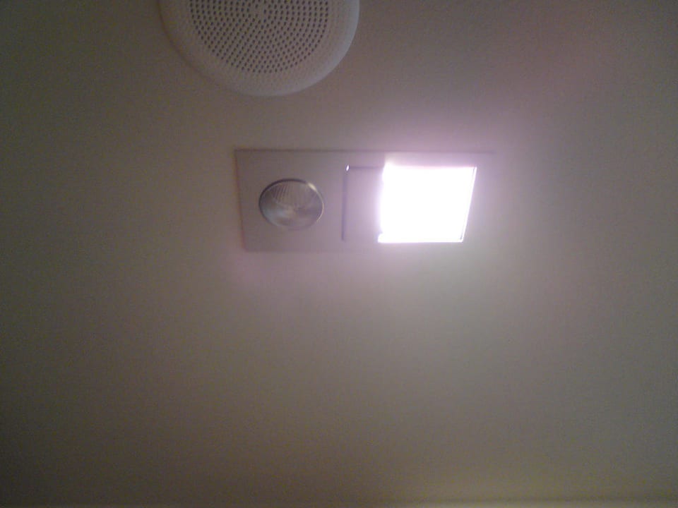 Defekte Leuchte (linke Lampe) Four Points by Sheraton Panoramahaus Dornbirn