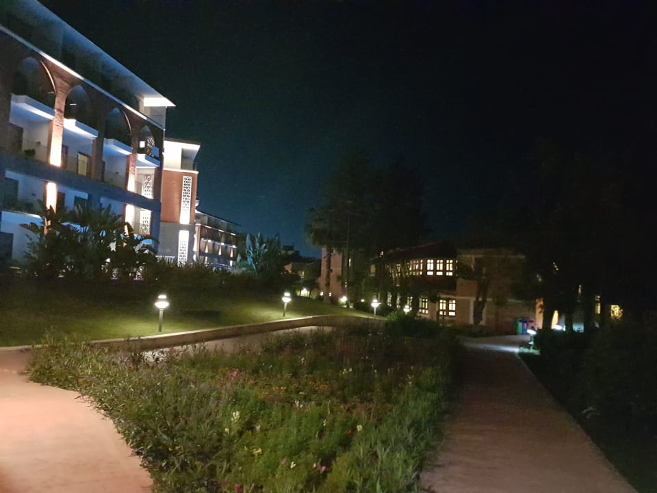 Delux Gebäude bei Nacht  Megasaray Club Belek