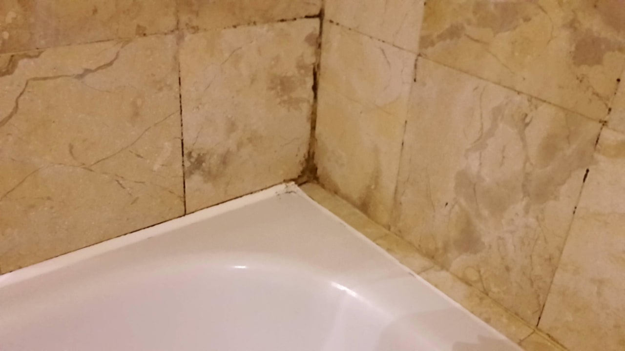 Schmutzige Badewanne Kimaya Sudirman Yogyakarta by Harris