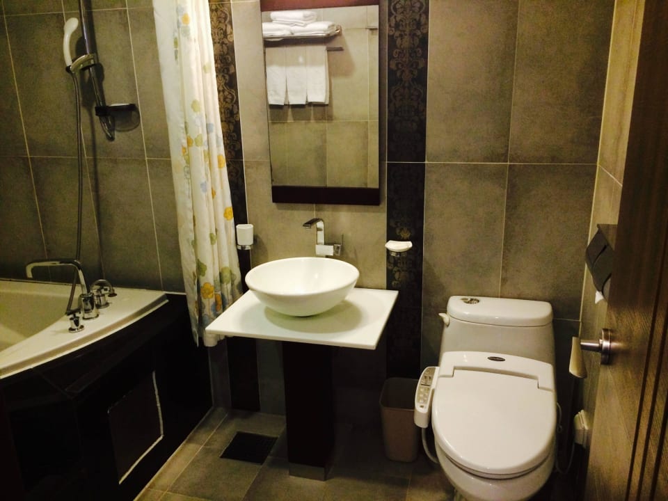 Presidential Suite Bathroom Sunset Business Hotel