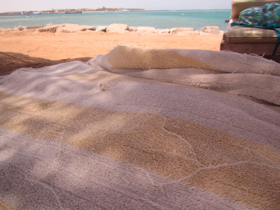 Strandtücher wie alte Putzlappen Stella Beach Resort & Spa Makadi Bay