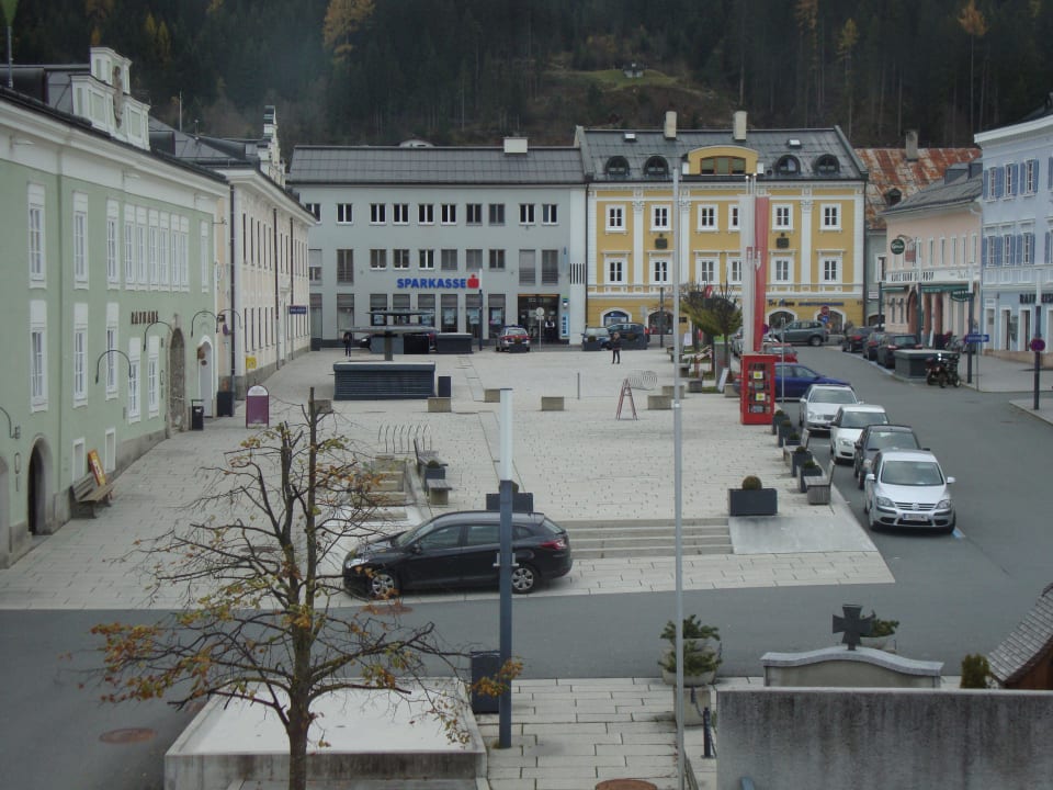 Ausblick auf den Stadtplatz Apartment Ladinger