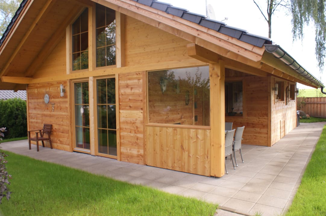 Blick von der Teichseite Bayern Chalets