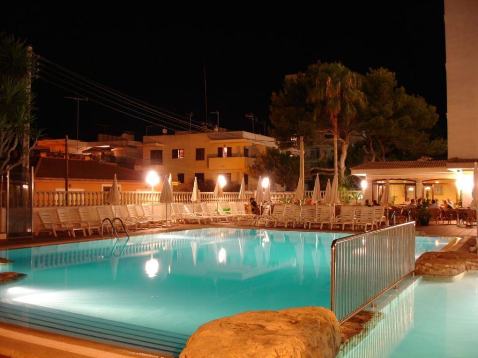 Pool bei Nacht Grupotel Farrutx