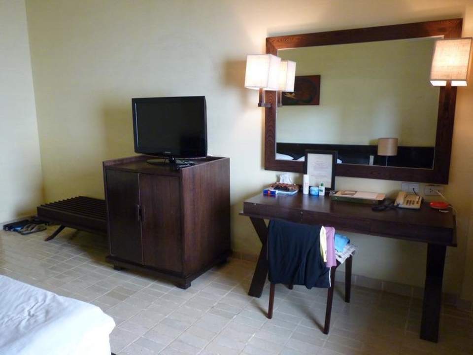 TV Iyara Beach Hotel