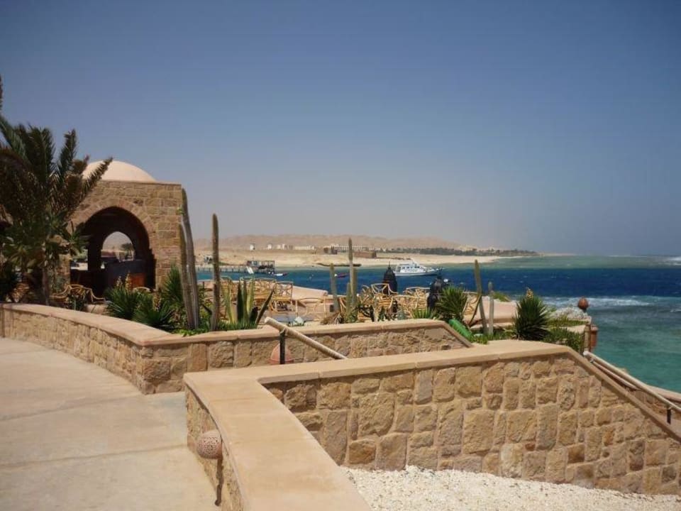Blick zum Nachbarhotel Mövenpick Resort El Quseir
