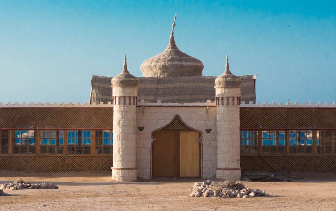 Tempelartige Strandbar Happy Life Village