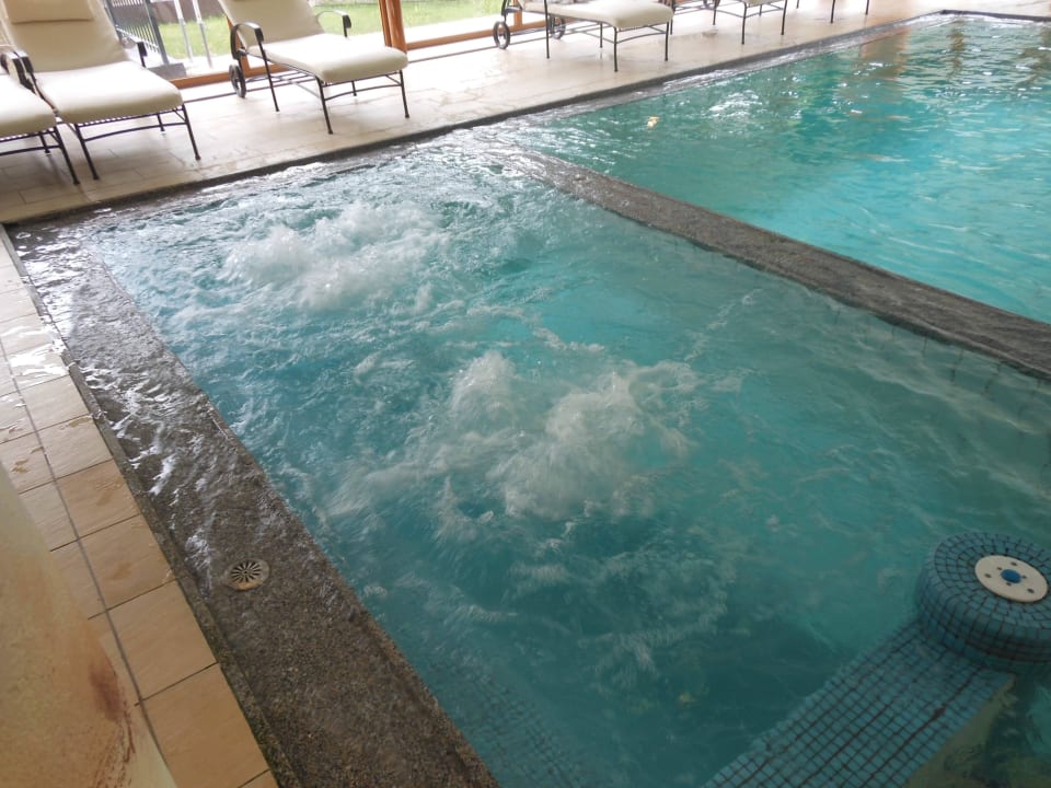 Jacuzzibecken Wellness-Sporthotel Ratschings