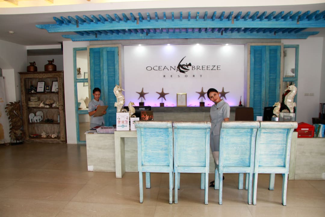 Lobby Ocean Breeze Resort