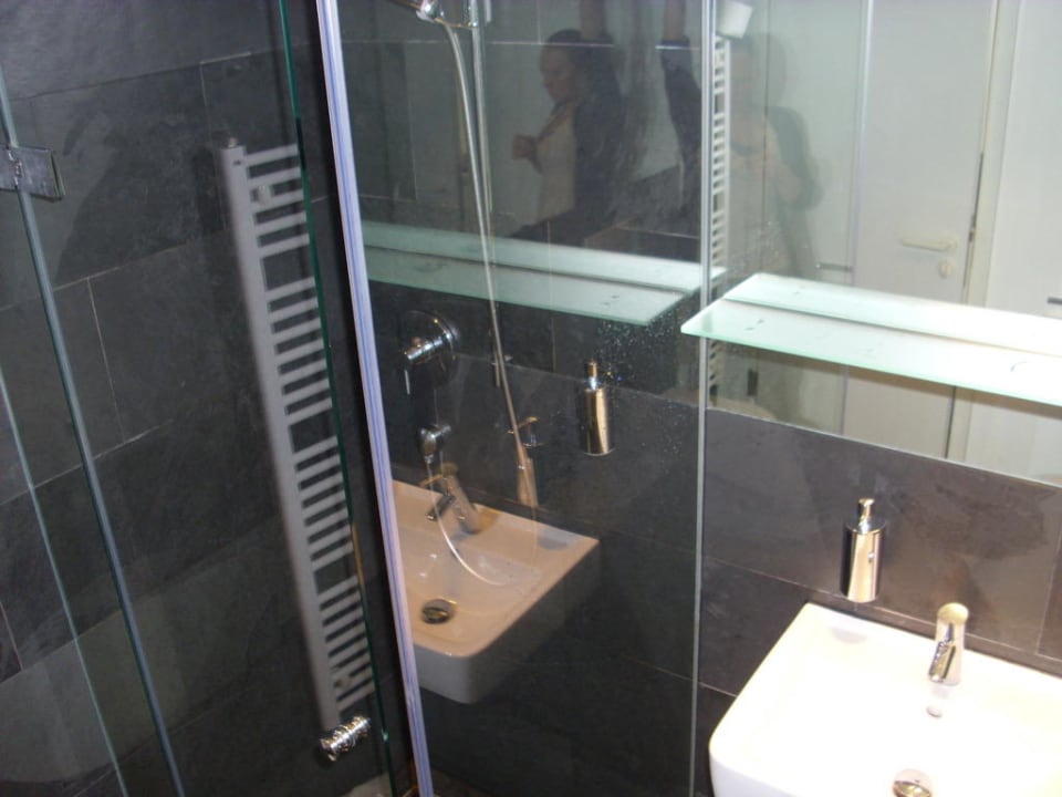 Bad Hotel Lindemann's