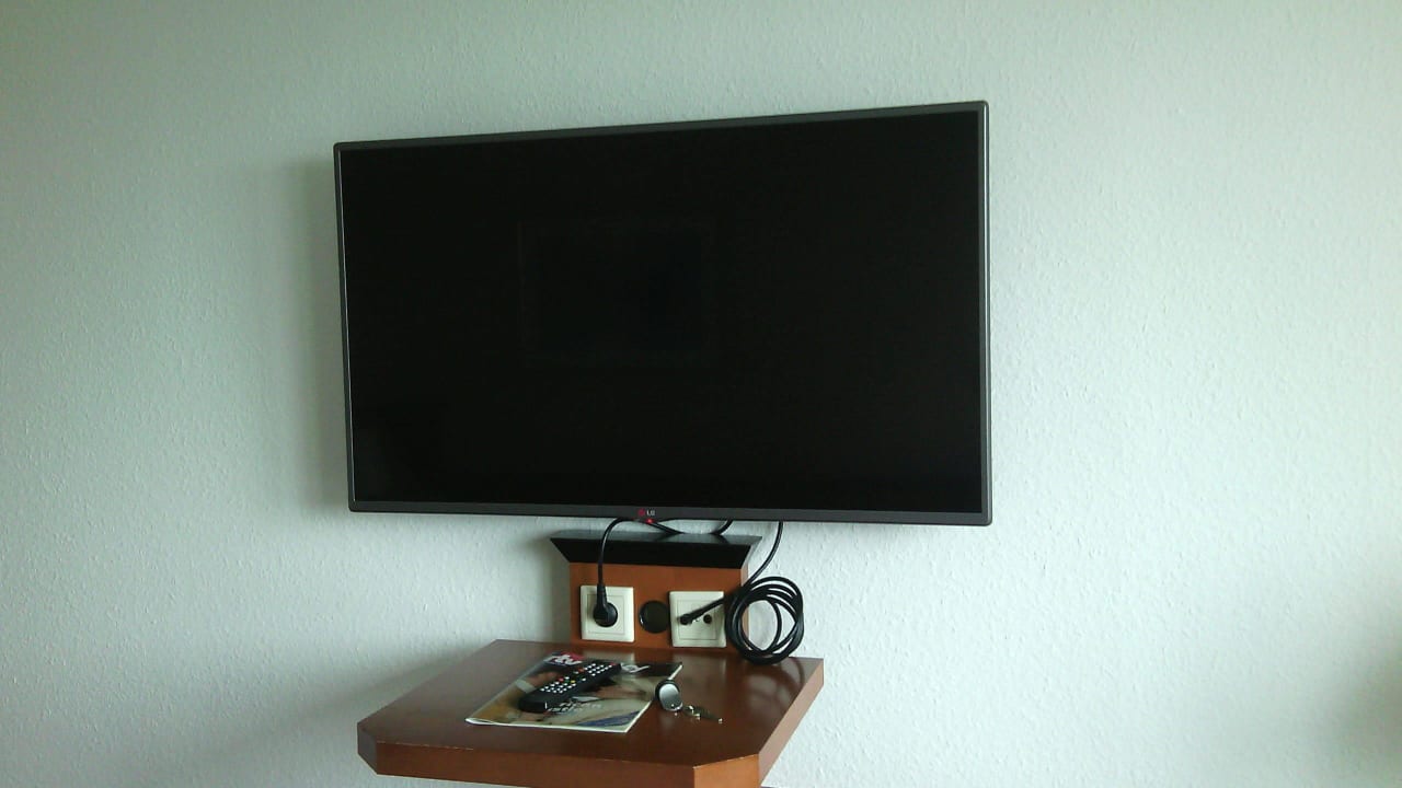 Modernes TV-Gerät AHORN Panorama Hotel Oberhof