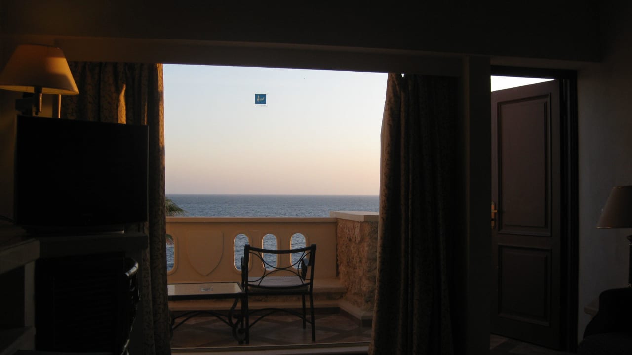 Вид из номера на балкон Pickalbatros Citadel Resort