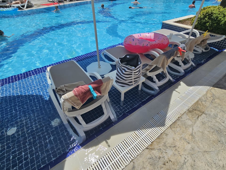 Pool Mary Hotel Side