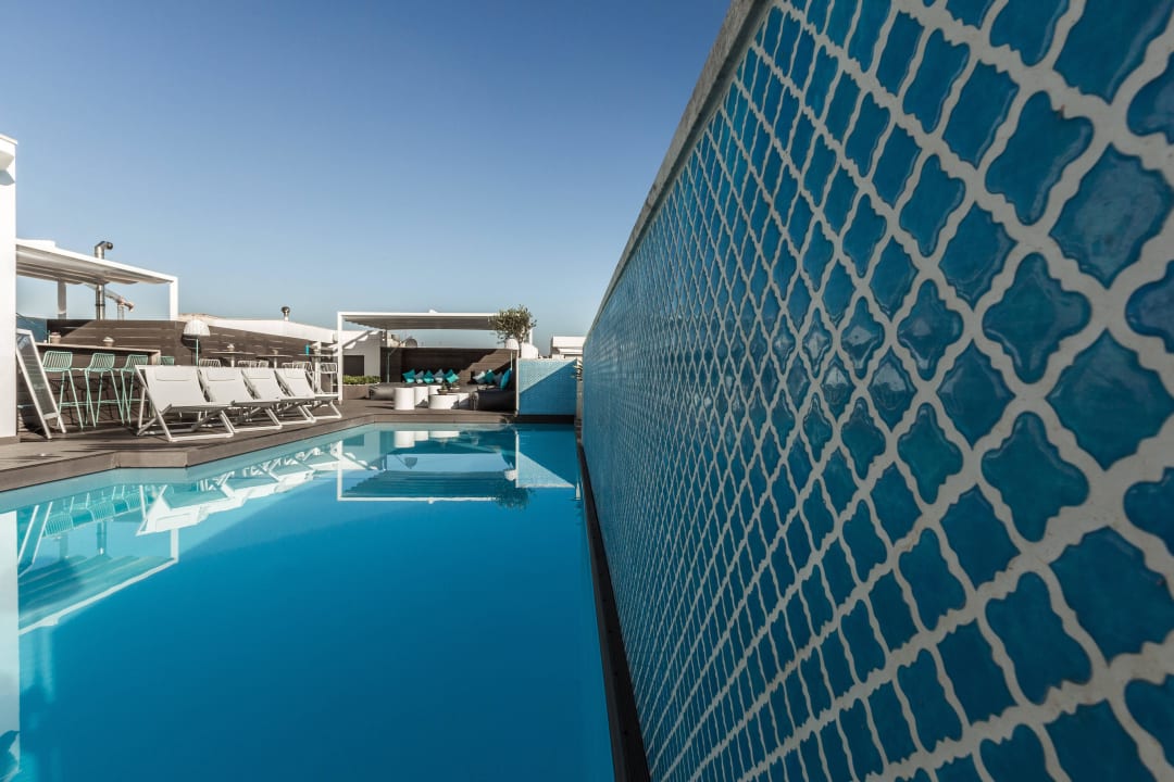 Rooftop pool Juliani
