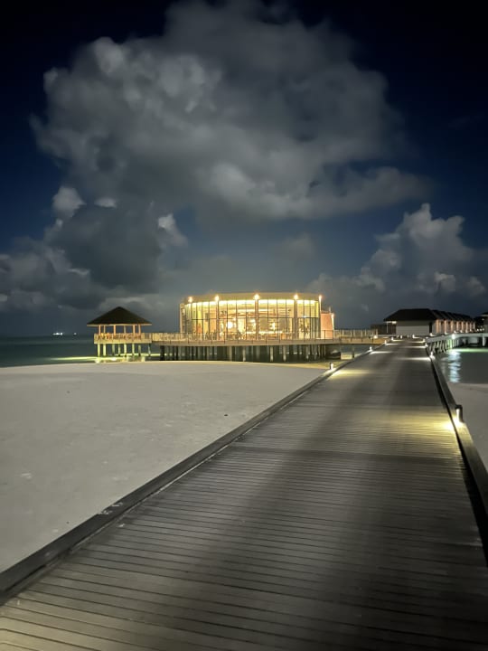 Strand Le Meridien Maldives Resort & Spa