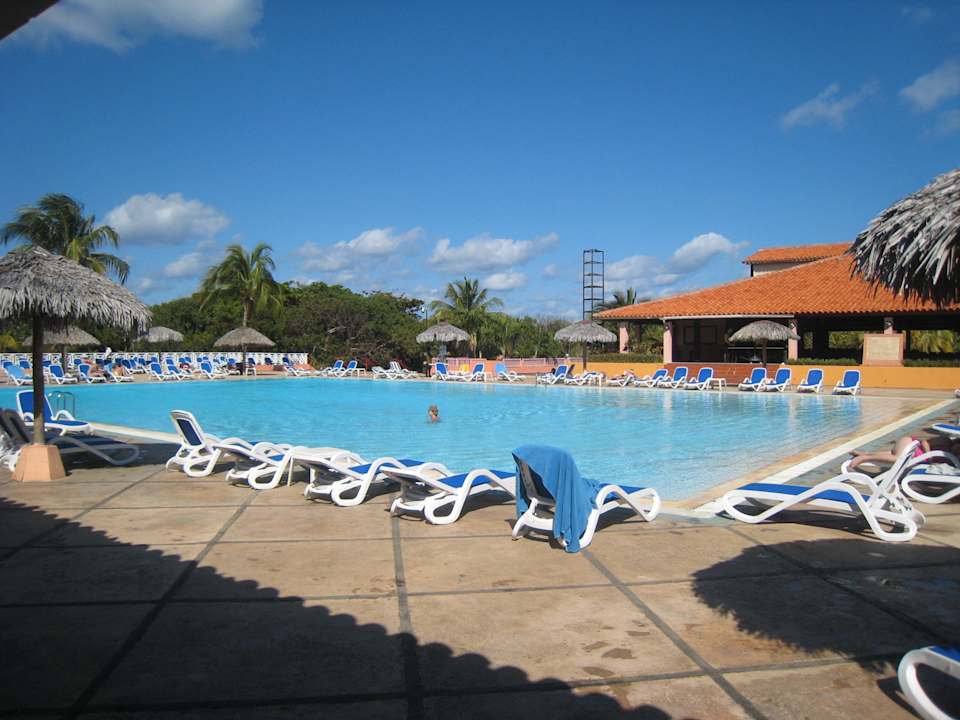 Вид на бассейн Sirenis Tropical Varadero