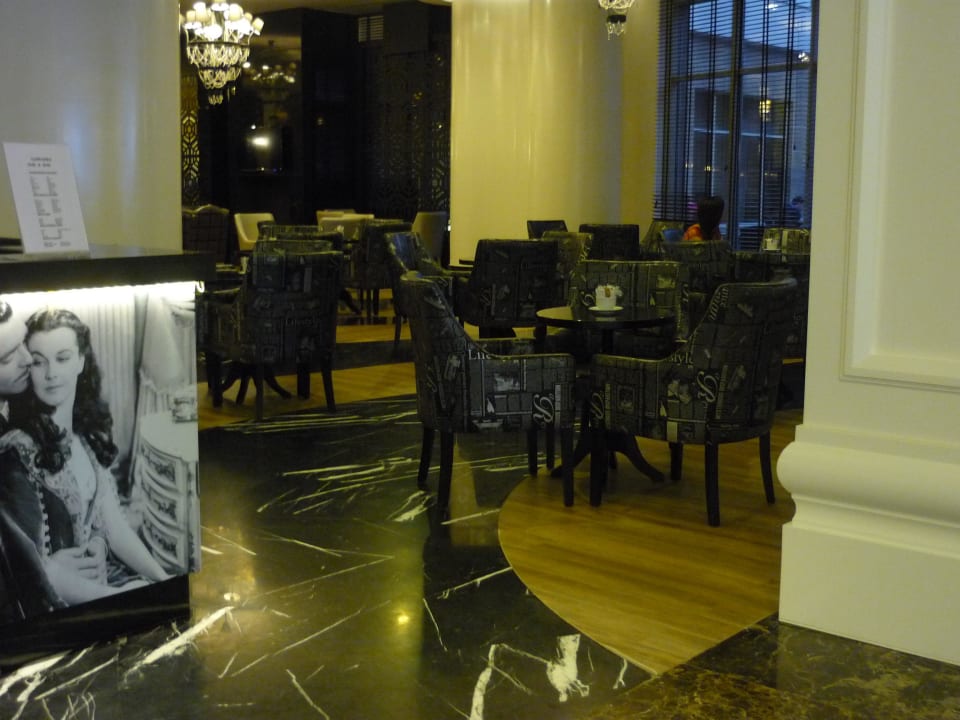 Die Clark Gable Bar Kirman Belazur Resort & Spa