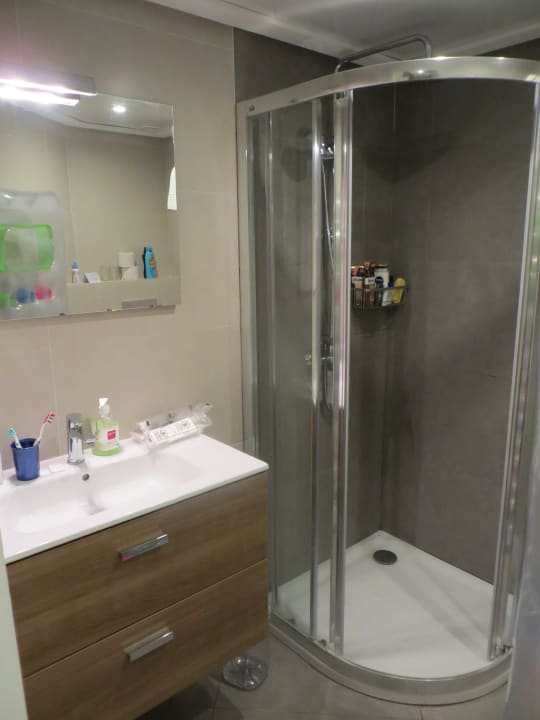 Waschbecken und Dusche THB Gran Bahía