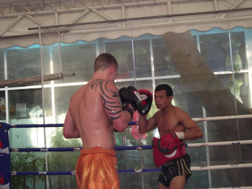 Hotel bietet Lehrgänge im Kickboxen an Basaya Beach Hotel & Resort