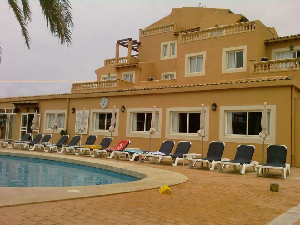 Pool/Empfangsbereich Aparthotel Ciudad Laurel
