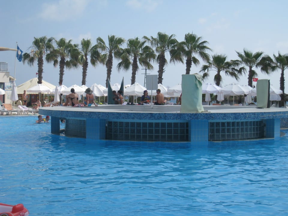 Бассейн Botanik Hotel & Resort