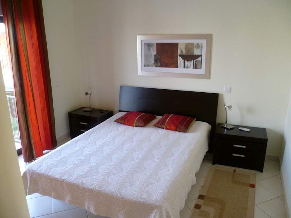 Schlafzimmer mit einem Doppelbett Jardins de Pera