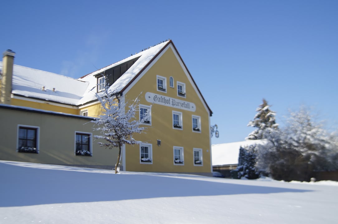 Außenansicht Gasthof Parzefall