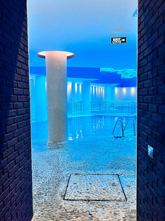 Pool Rubi Platinum Sign