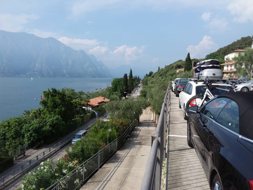 "Genügend Platz zum Parken..." Hotel Villa Carmen (Malcesine