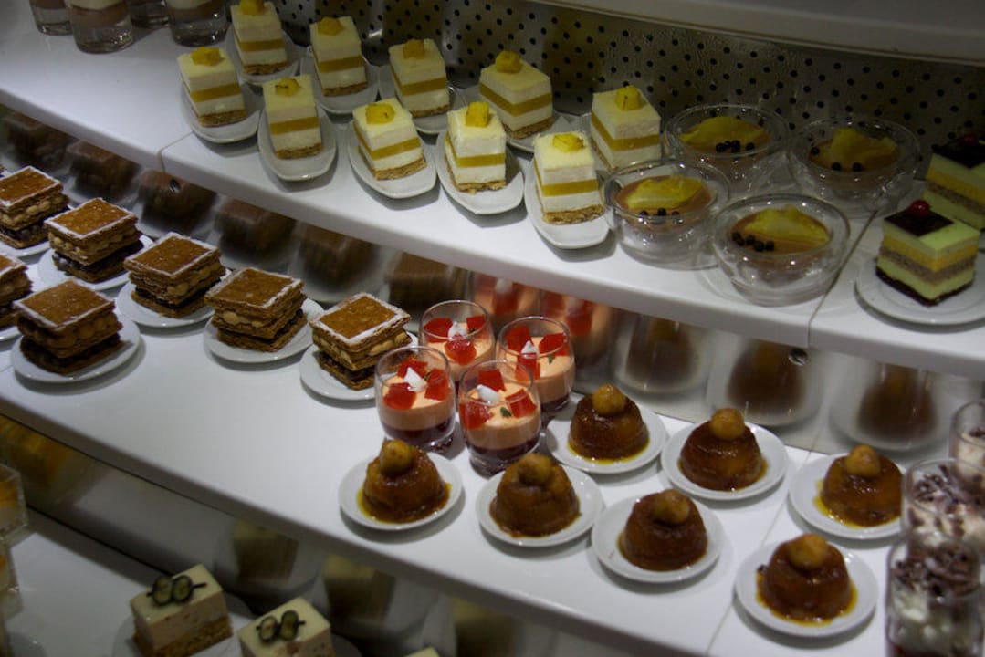 Dessertbuffet The St. Regis Saadiyat Island Resort, Abu Dhabi