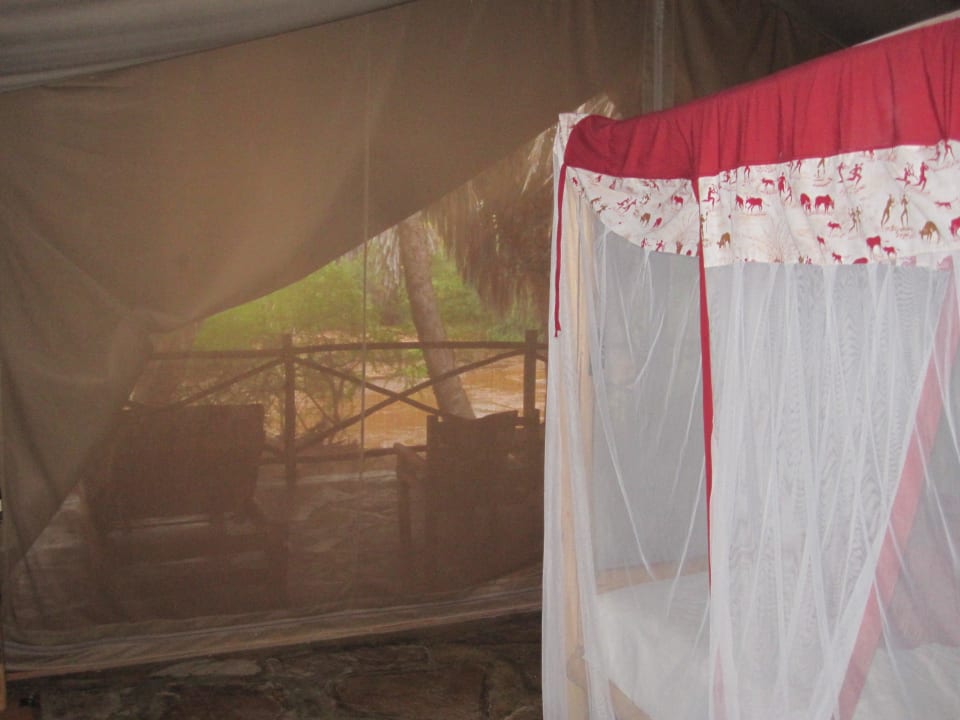 Blick vom Bett nach draussen Man Eaters Camp/Lodge