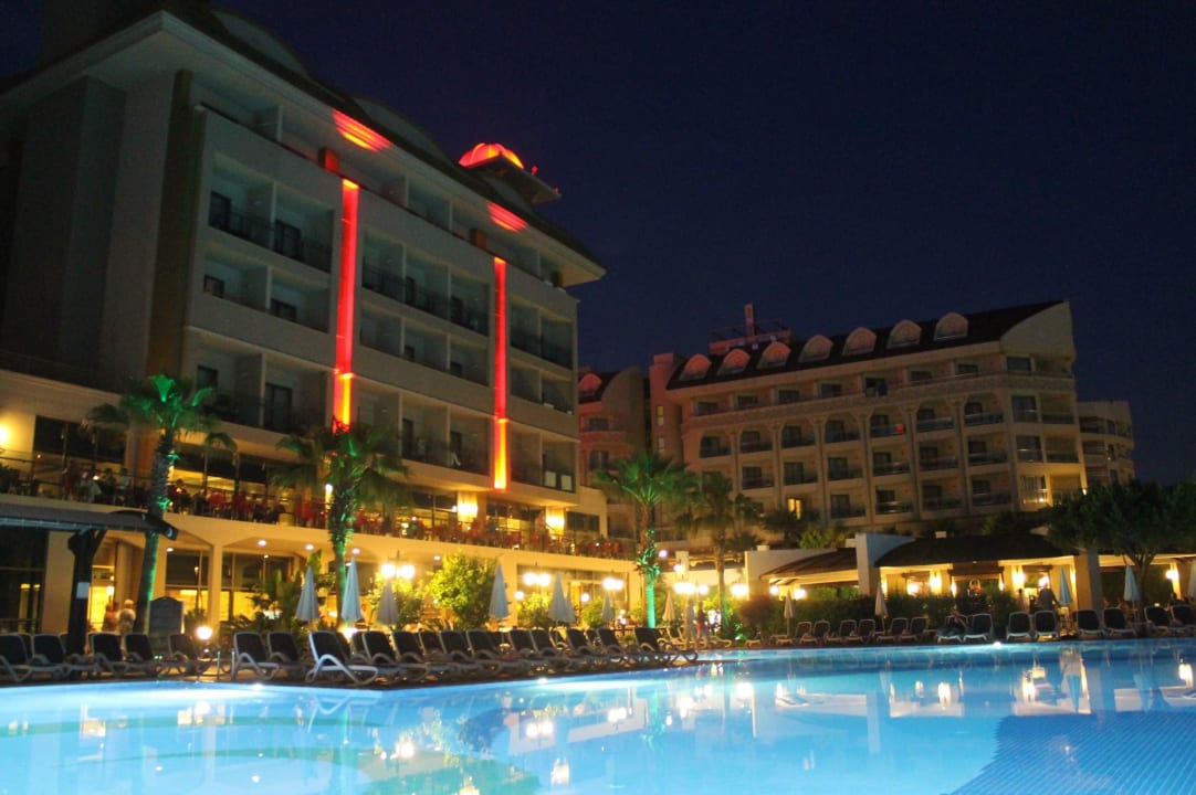 Bei Nacht Aydinbey Kings Palace & Spa