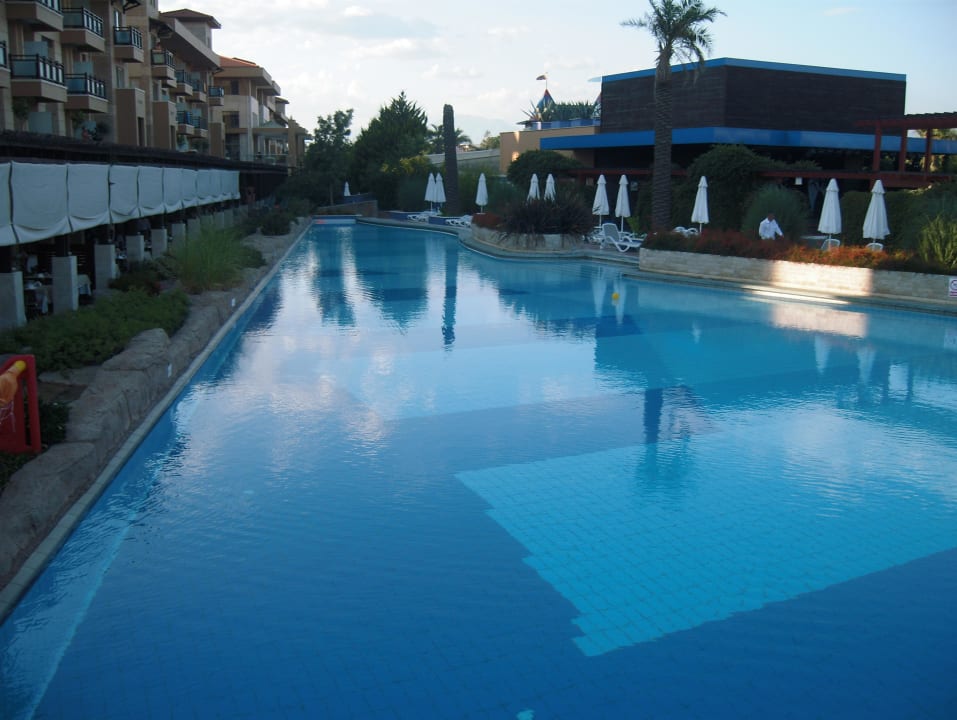 Pool am Abend TUI BLUE Xanthe