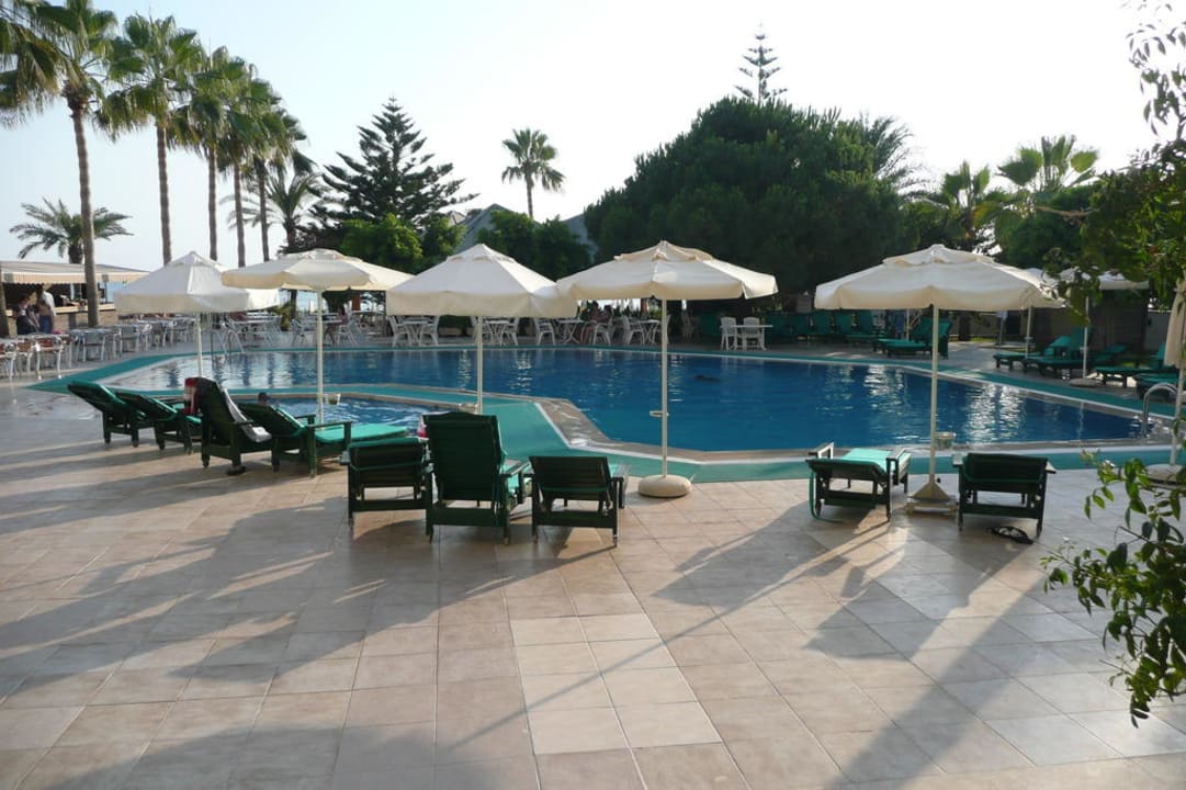 Der grosse Pool Nerton Hotel - Erwachsenenhotel ab 16 Jahren