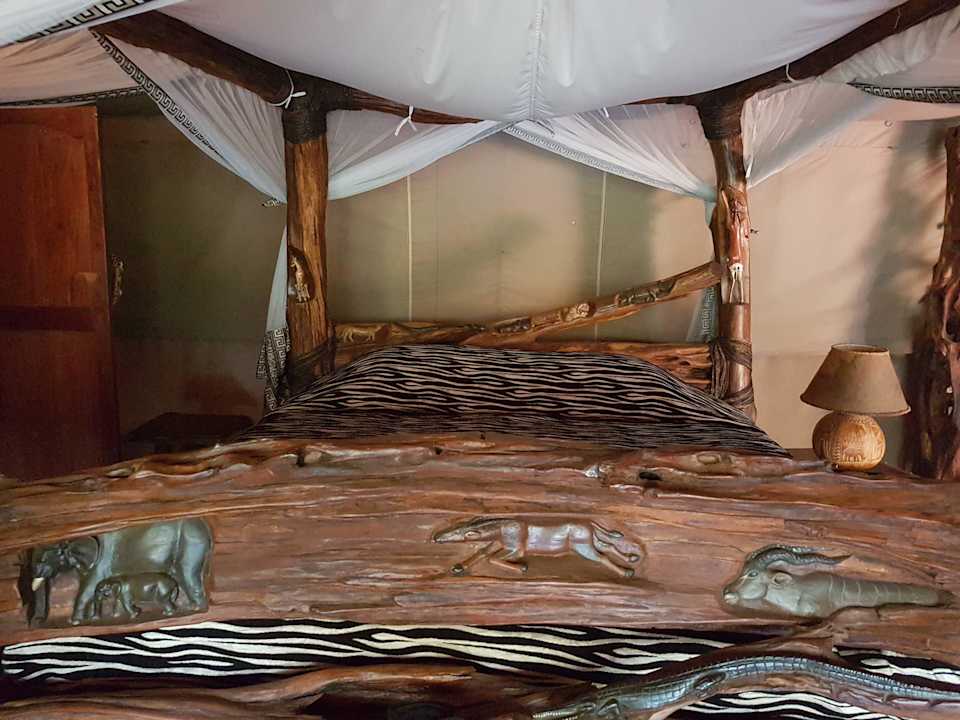 Bett Royal Mara Safari Lodge