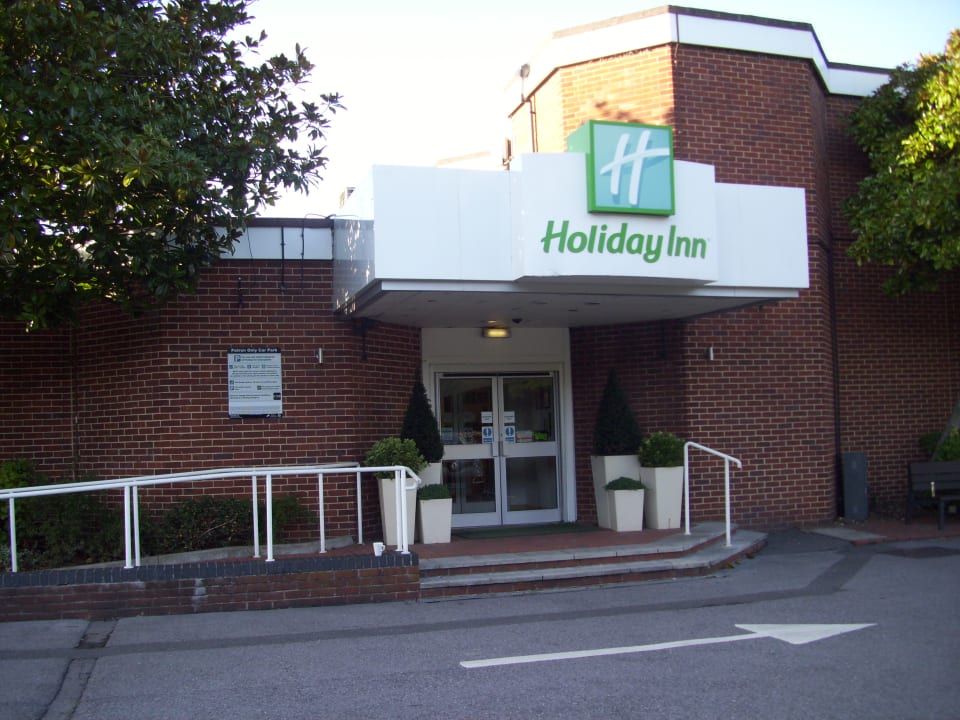 Außenansicht Hotel Holiday Inn Basingstoke